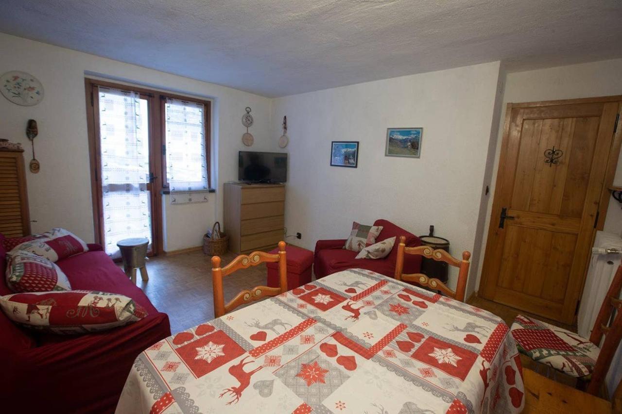 شقة Joivy Flat For 6, In The Historic Town Pré-Saint-Didier المظهر الخارجي الصورة