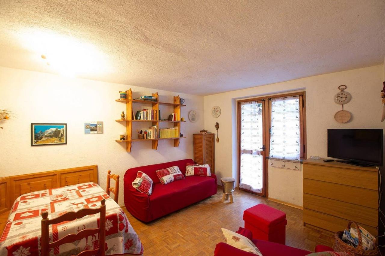 شقة Joivy Flat For 6, In The Historic Town Pré-Saint-Didier المظهر الخارجي الصورة